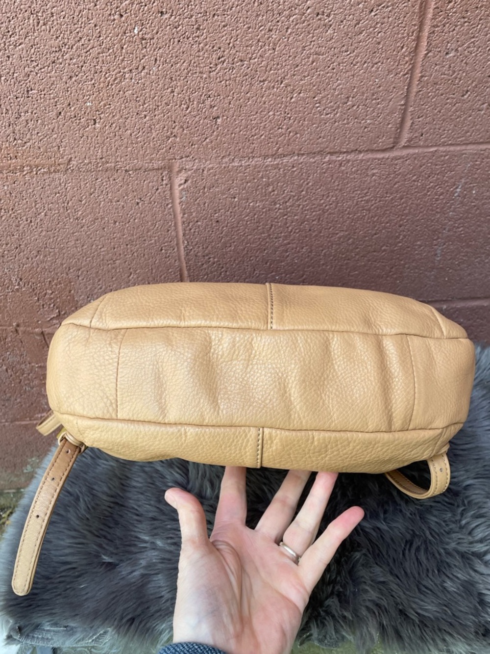 HOBO Merrin Convertible Leather Bucket Backpack to Shoulder Bag - Picture 9 of 14